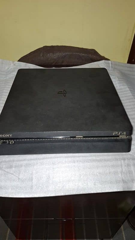 PS4 slim with 7 games 0