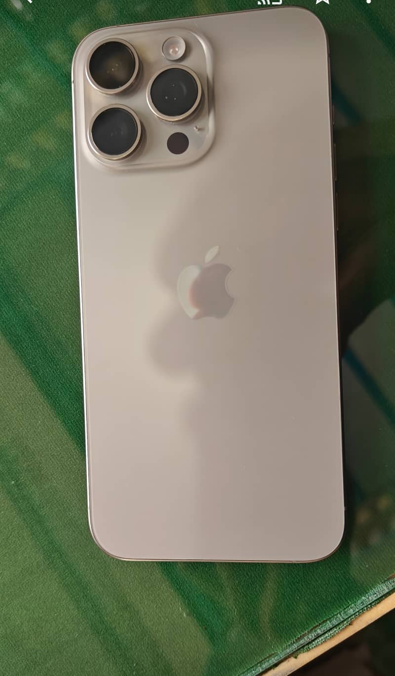 iPhone 15 Pro Max (Natural titanium) 2