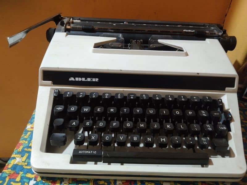 Japanese Typewriter condition 10/10 2