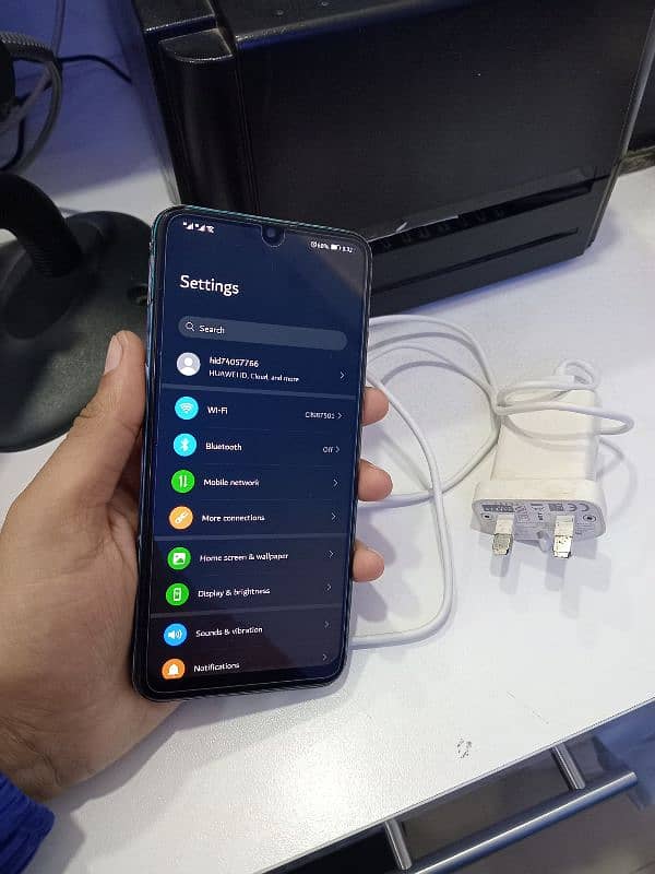 Huawei y6p with orignal chrgr 64gb 3