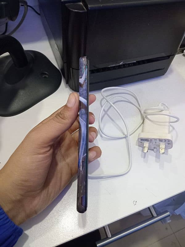 Huawei y6p with orignal chrgr 64gb 7