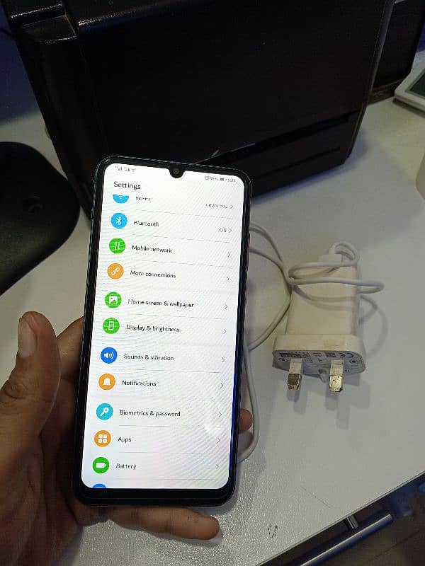 Huawei y6p with orignal chrgr 64gb 8