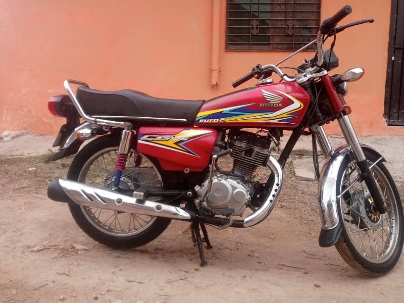 Honda 125 model 19 Punjab no Golden no 4 location bhara kahu Islamabad 0