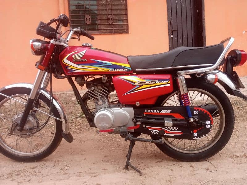 Honda 125 model 19 Punjab no Golden no 4 location bhara kahu Islamabad 4