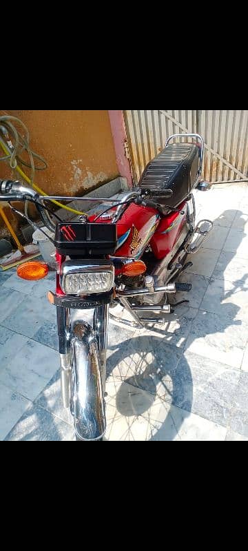 honda bike 125 cc best condition sb ok hai all documents 1