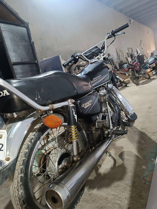 Honda 125 black clor 4