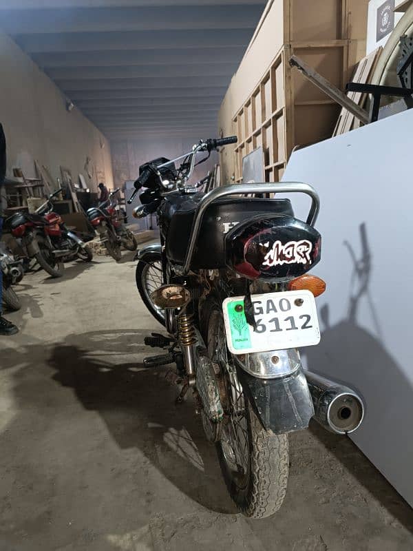 Honda 125 black clor 5