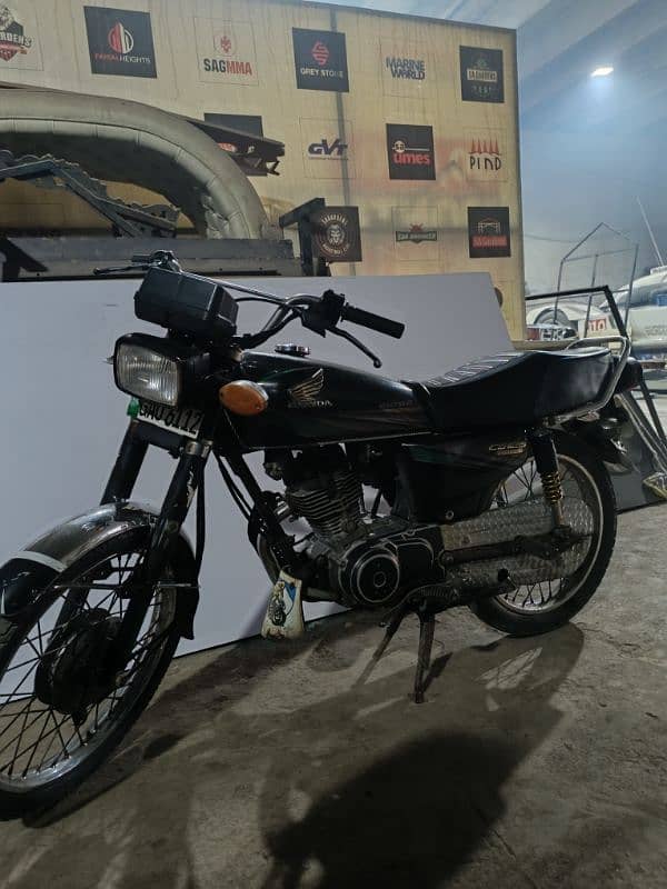 Honda 125 black clor 8