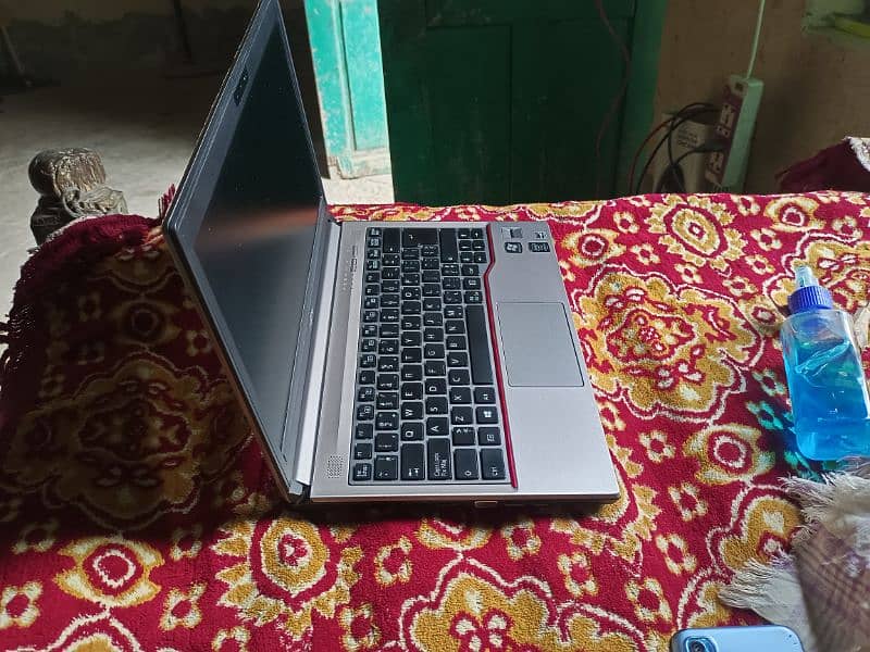 FUJITSU LIFEBOOK E734 0