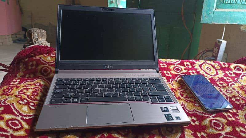 FUJITSU LIFEBOOK E734 6