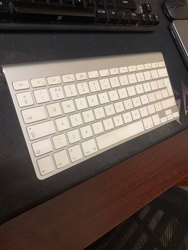 Apple Magic Keyboard - First Gen 4