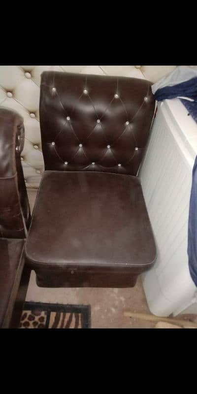 Urgent sale sofa 0