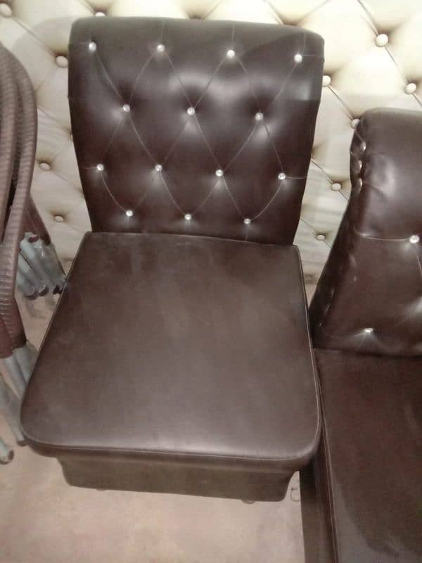 Urgent sale sofa 4