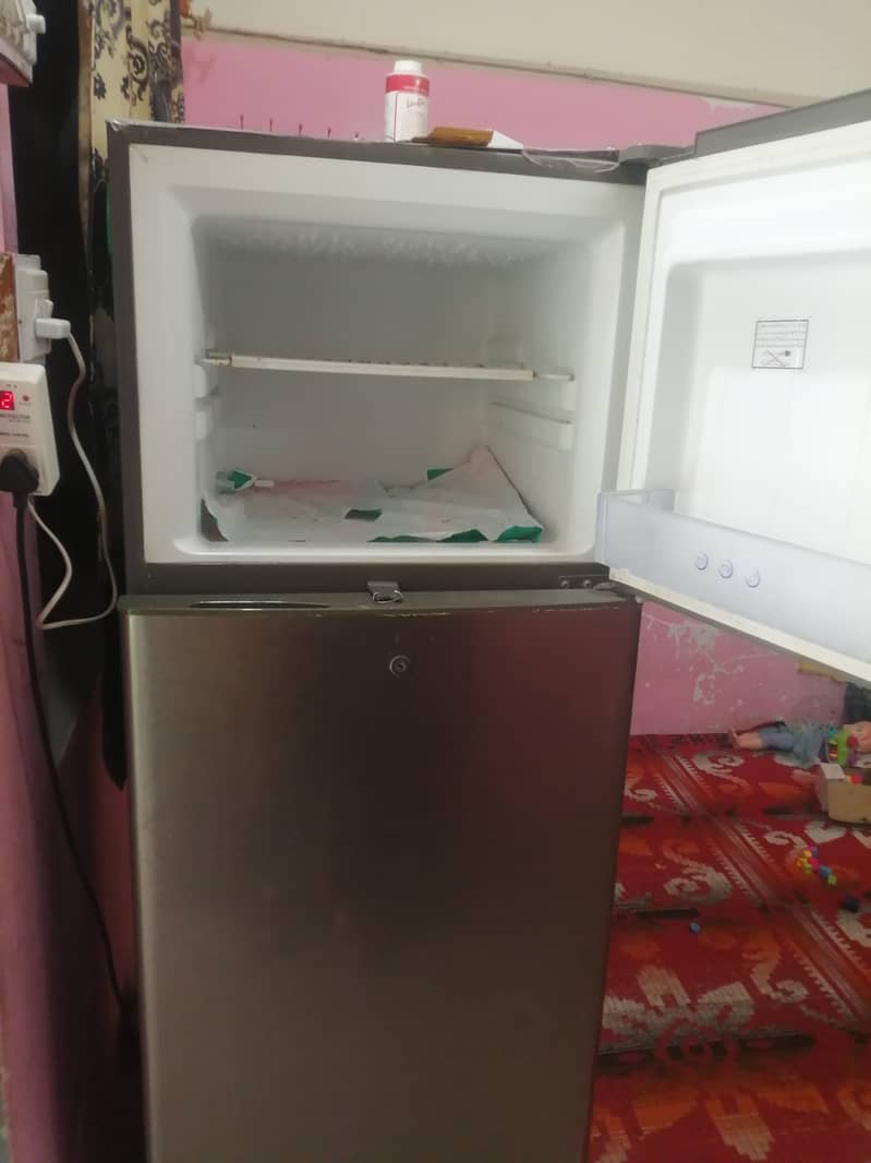 Haier refregerator, fridge, medium 305L,HRF-305 5