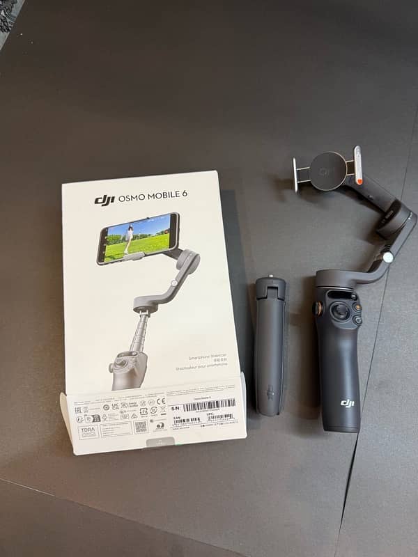 DJI OSMO 6 Mobile Stabilizer Gimble 3