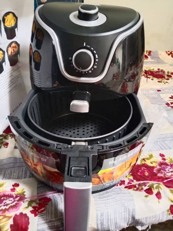 air fryer is for sell. it's new . just need money. 5