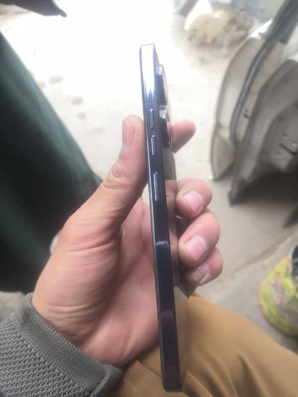 tecno camon 20 bikul fresh mobile scrathless koi kis qism ka masla nhi 3