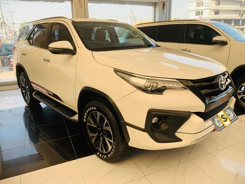 Toyota Fortuner 2020 1