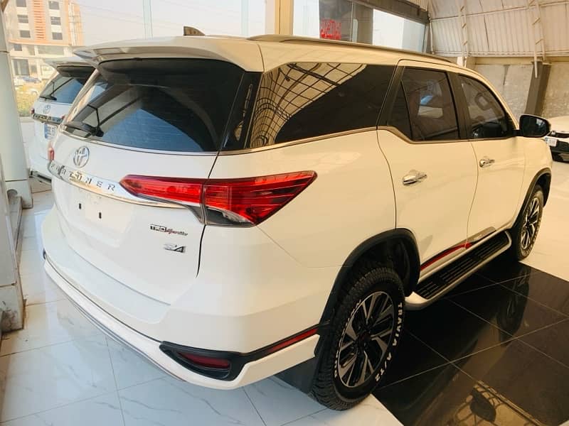 Toyota Fortuner 2020 3