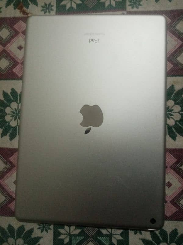 IPad 9 generation with very little time used untouched piece 0