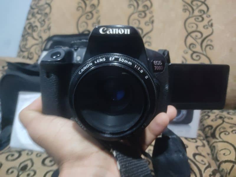 I want to sale my camera canon 700d with All accessories 0