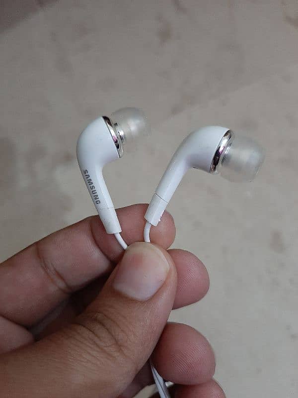 Samsung Original Handsfree / Earphones 0