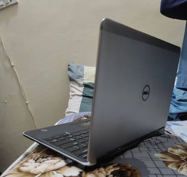 Dell Latitude E7240 Core i7 4th generation 6