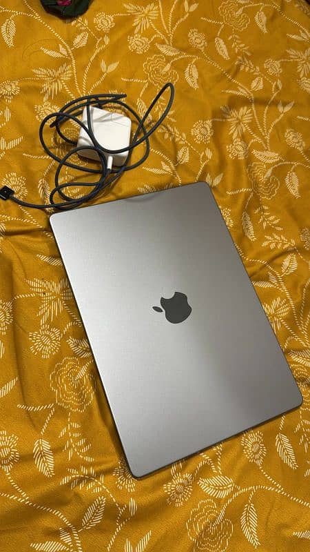 MacBook Pro 14 M2.16 512 Condition 10 by 10 0