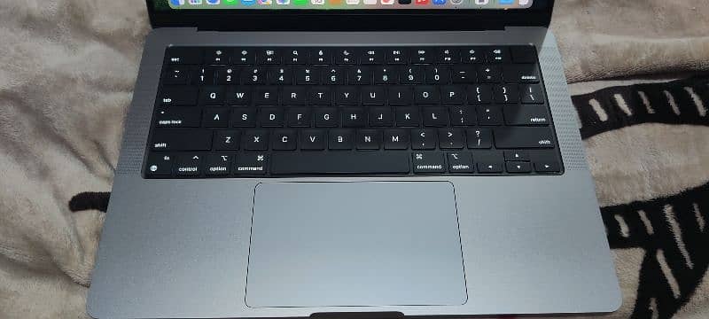 MacBook Pro 14 M2.16 512 Condition 10 by 10 3