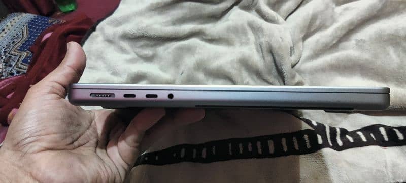 MacBook Pro 14 M2.16 512 Condition 10 by 10 7