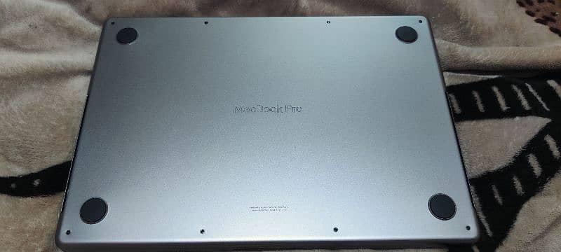 MacBook Pro 14 M2.16 512 Condition 10 by 10 9