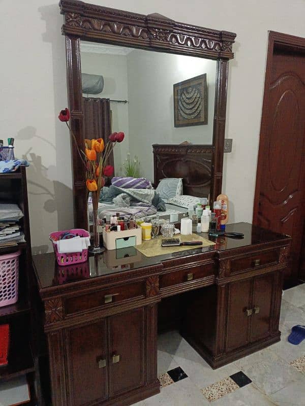 Dressing table 0