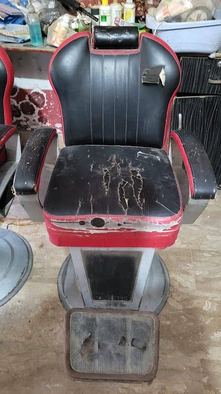 beauty parlour, salon chairs, mirrors, glass racks etc 0