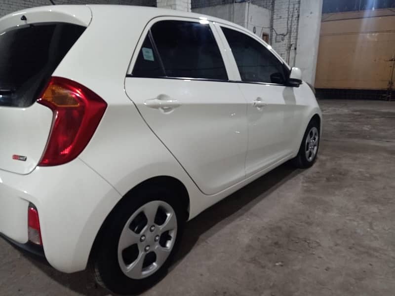 KIA Picanto  ful option low milag 22500 km scrachless brand new 5