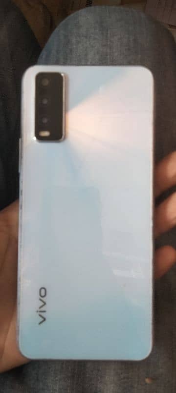 vivo y20s. 4/128 with charger and back cover 0