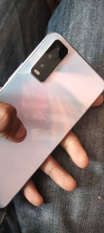 vivo y20s. 4/128 with charger and back cover 5