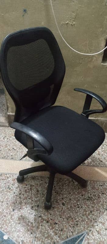 good condition office chair 1