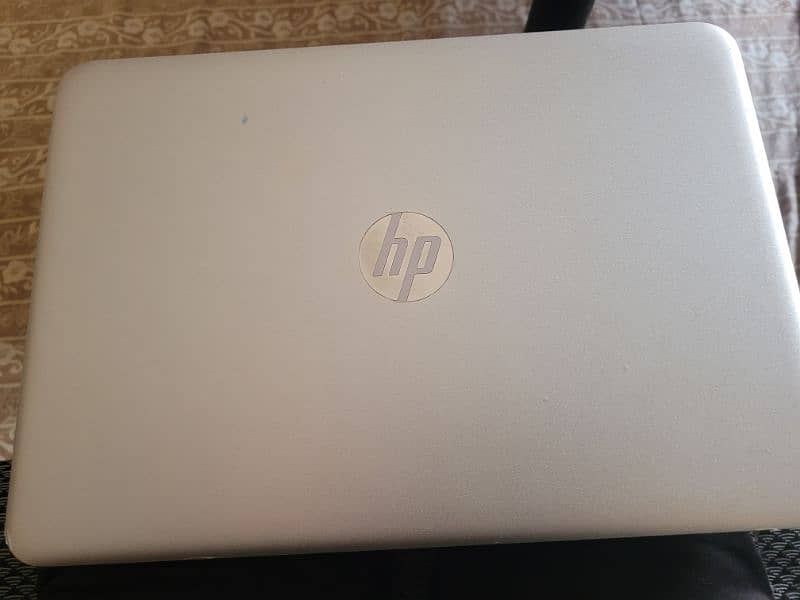 HP folio 1040 G3 i7 6th Gen 1