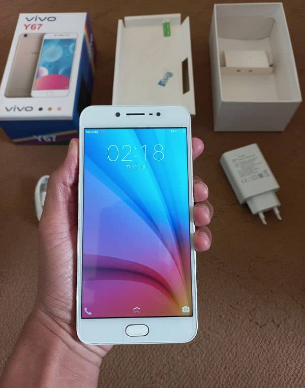 vivo y67' 6/128gb' with Box charger brand new 4