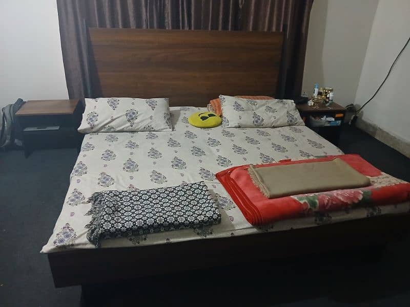 King Bed with 2 side tables (without mattress) 5