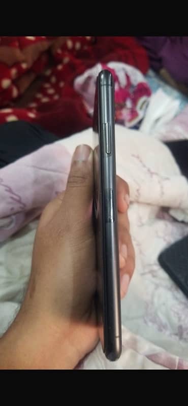 iPhone 11pro max non PTA 3