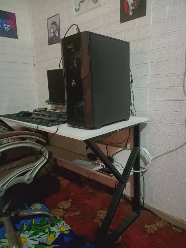 Gaming PC Table for sale 10/10 Condition 0