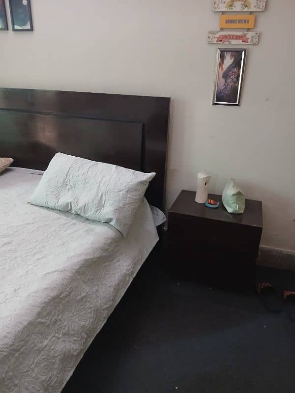 King Size Bed with 2 side tables, mattress and mirror table 2