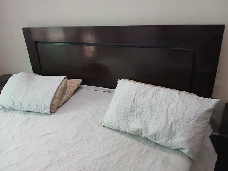 King Size Bed with 2 side tables, mattress and mirror table 3