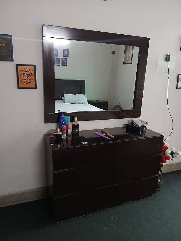 King Size Bed with 2 side tables, mattress and mirror table 5