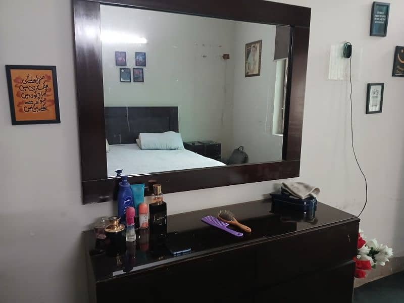 King Size Bed with 2 side tables, mattress and mirror table 6