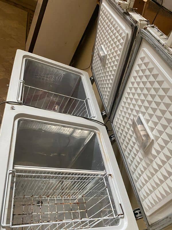 Dawlance freezer two door . in best condition 1