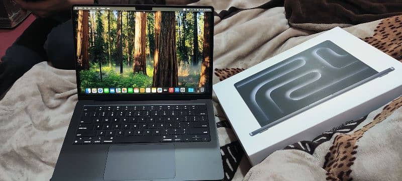 MacBook Pro M3 14 Inch 18 GB Ram 512 SSD 8