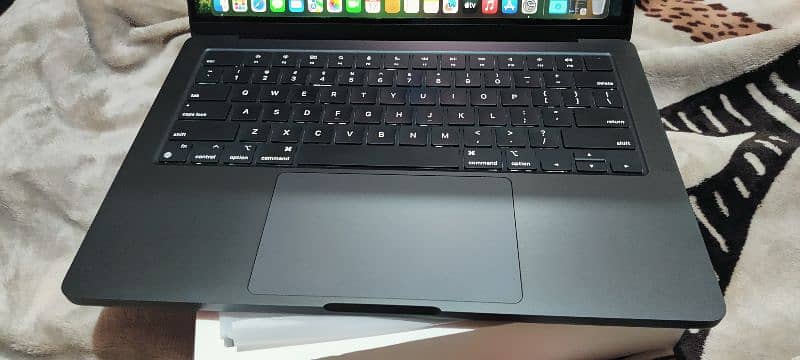 MacBook Pro M3 14 Inch 18 GB Ram 512 SSD 4