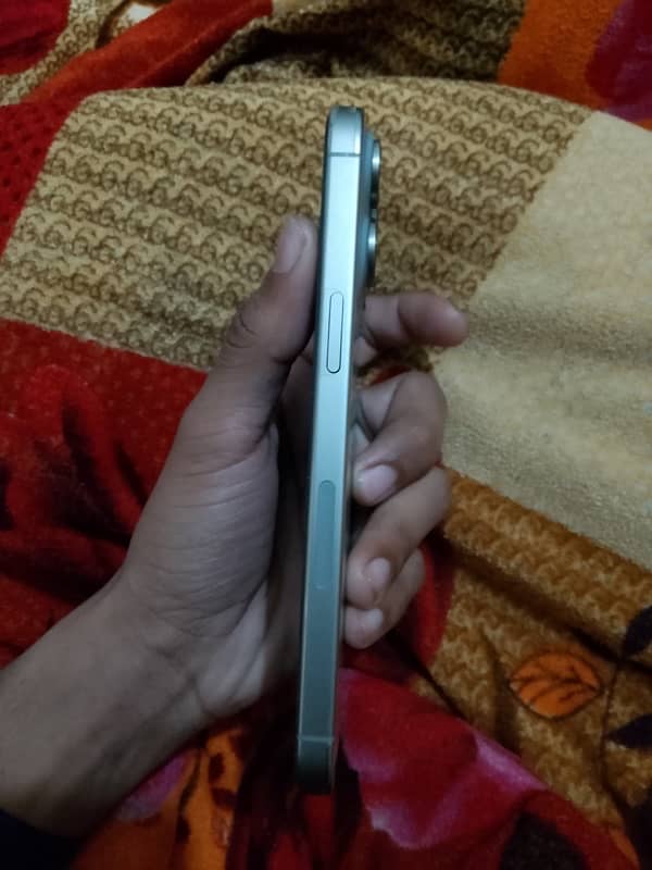 Iphone 15 pro max natural colour jv 0